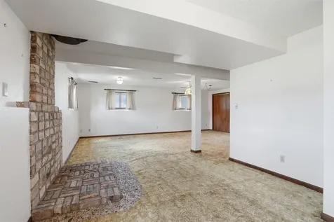 909 W Delaware Street Manchester IA 52057