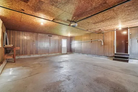 909 W Delaware Street Manchester IA 52057