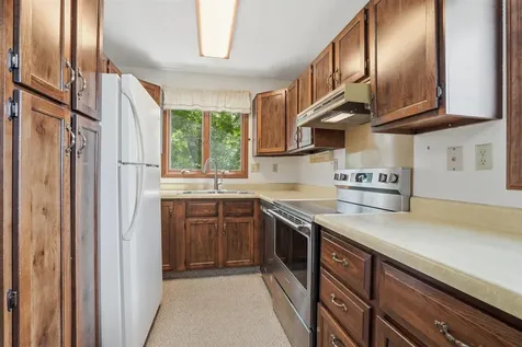 909 W Delaware Street Manchester IA 52057