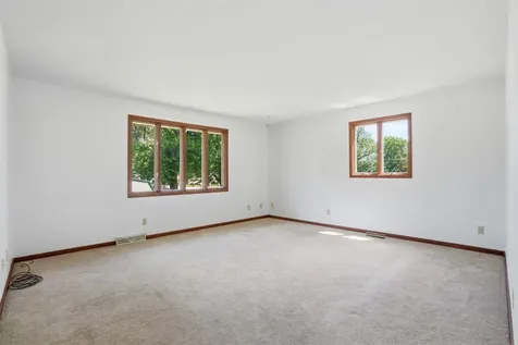 909 W Delaware Street Manchester IA 52057