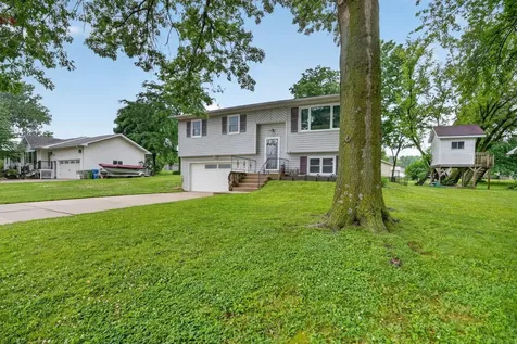 203 Elm Street Waverly IA 50677