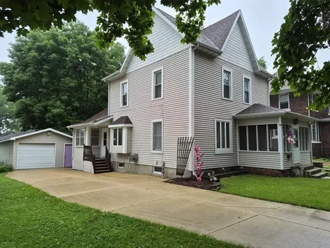 218 3rd Avenue SE Oelwein IA 50662