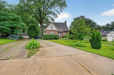 250 Kenilworth Road Waterloo IA 50701