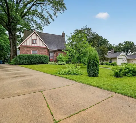 250 Kenilworth Road Waterloo IA 50701