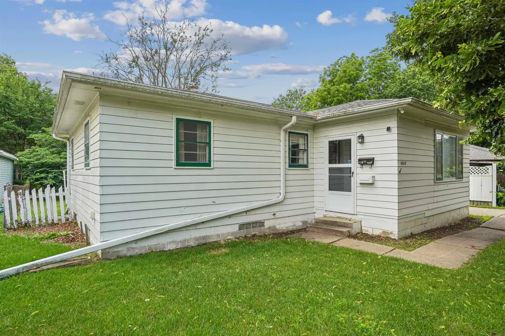 1625 W 2nd Street Waterloo IA 50701