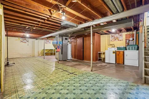 1625 W 2nd Street Waterloo IA 50701
