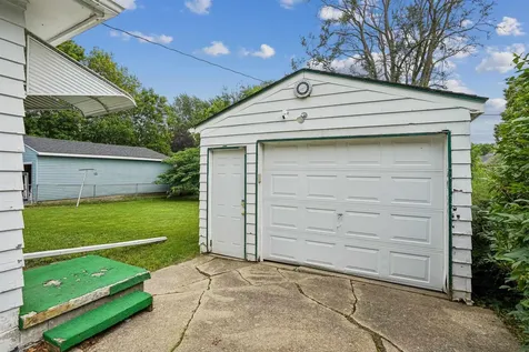 1625 W 2nd Street Waterloo IA 50701