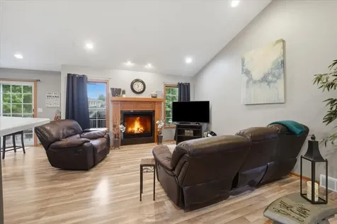 5021 Mercedes Bend Waterloo IA 50701