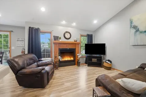 5021 Mercedes Bend Waterloo IA 50701