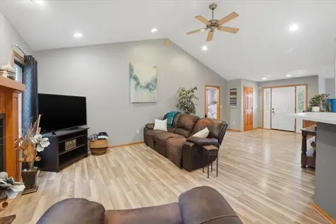 5021 Mercedes Bend Waterloo IA 50701