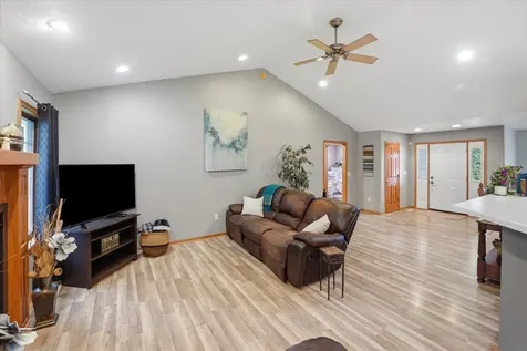 5021 Mercedes Bend Waterloo IA 50701