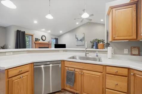 5021 Mercedes Bend Waterloo IA 50701
