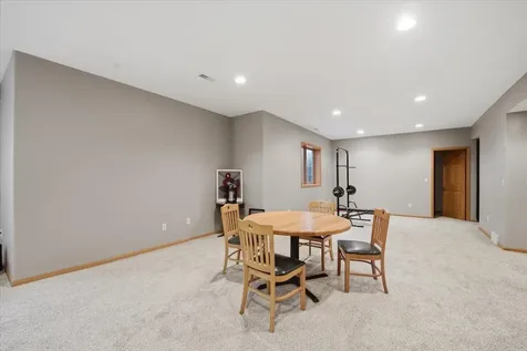 5021 Mercedes Bend Waterloo IA 50701