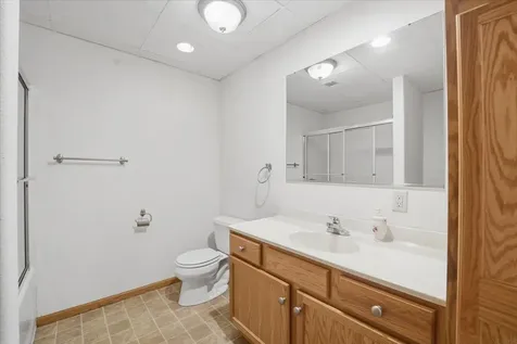 5021 Mercedes Bend Waterloo IA 50701