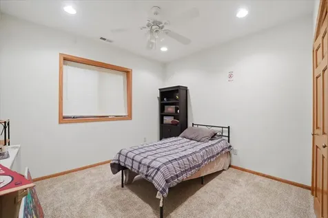 5021 Mercedes Bend Waterloo IA 50701