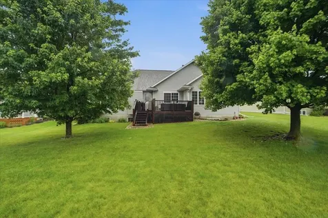 5021 Mercedes Bend Waterloo IA 50701