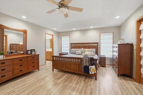 5021 Mercedes Bend Waterloo IA 50701