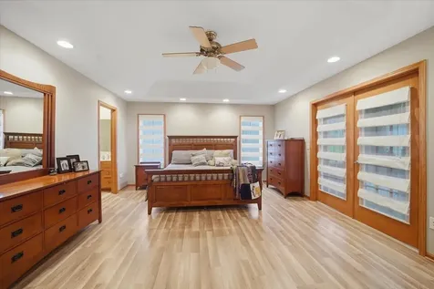 5021 Mercedes Bend Waterloo IA 50701