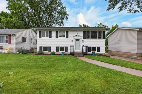 1123 W 9th Street Cedar Falls IA 50613