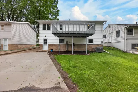 1123 W 9th Street Cedar Falls IA 50613