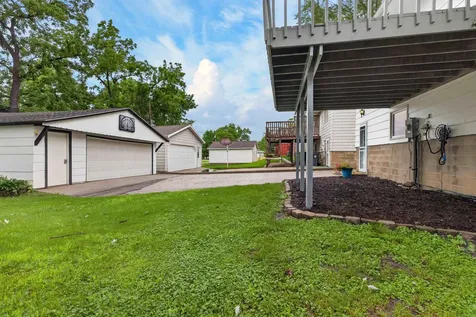 1123 W 9th Street Cedar Falls IA 50613