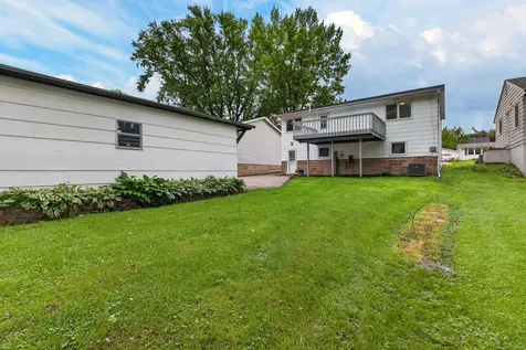 1123 W 9th Street Cedar Falls IA 50613