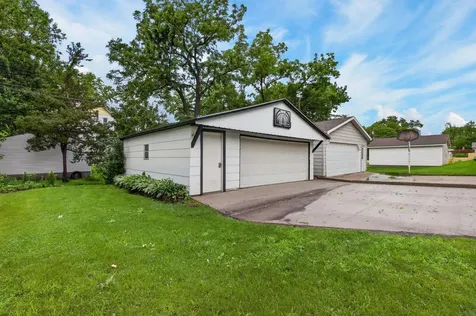 1123 W 9th Street Cedar Falls IA 50613