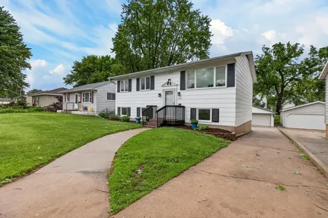 1123 W 9th Street Cedar Falls IA 50613