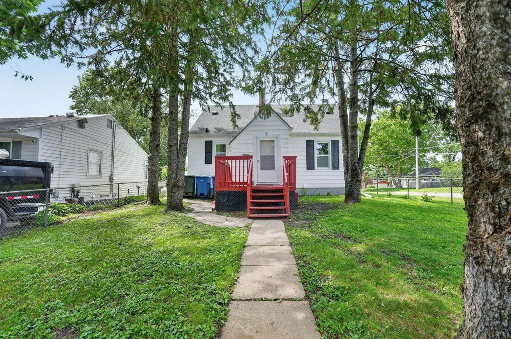 1233 Bauch Street Waterloo IA 50701