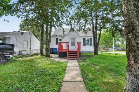 1233 Bauch Street Waterloo IA 50701
