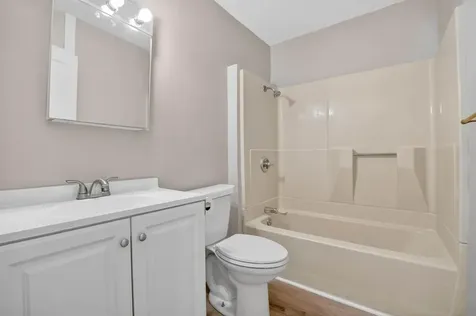 1233 Bauch Street Waterloo IA 50701