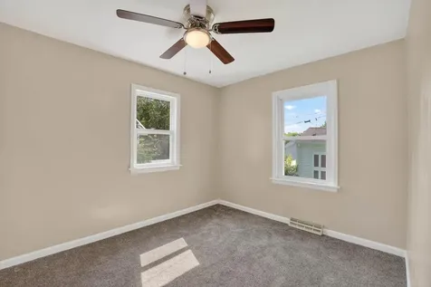 1233 Bauch Street Waterloo IA 50701