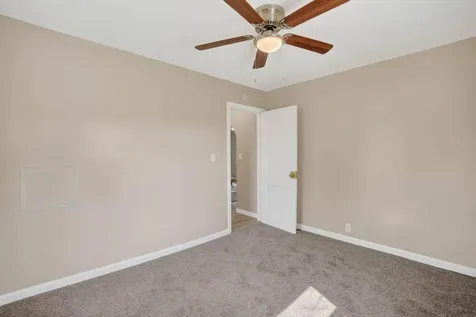 1233 Bauch Street Waterloo IA 50701