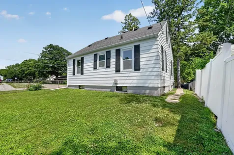 1233 Bauch Street Waterloo IA 50701