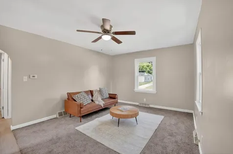 1233 Bauch Street Waterloo IA 50701