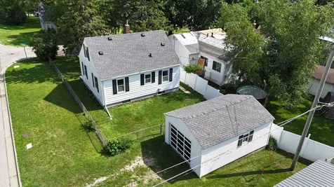 1233 Bauch Street Waterloo IA 50701