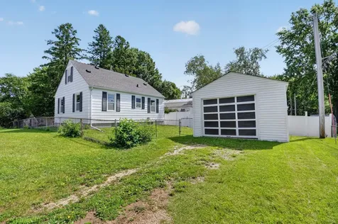 1233 Bauch Street Waterloo IA 50701