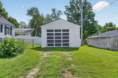 1233 Bauch Street Waterloo IA 50701
