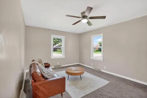 1233 Bauch Street Waterloo IA 50701