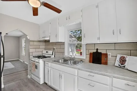 1233 Bauch Street Waterloo IA 50701
