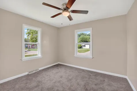1233 Bauch Street Waterloo IA 50701