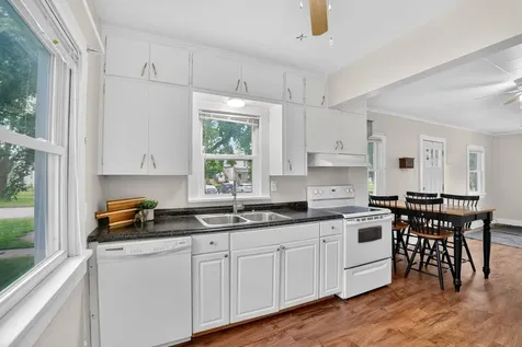 818 Home Park Boulevard Waterloo IA 50701