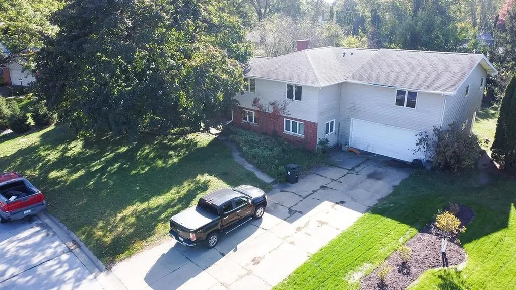 1037 Rachael Street Waterloo IA 50701