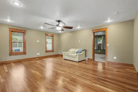 604 SW 8th Street Independence IA 50644