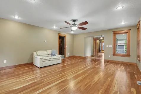 604 SW 8th Street Independence IA 50644