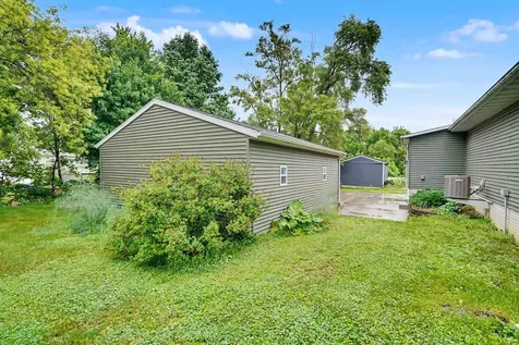 604 SW 8th Street Independence IA 50644