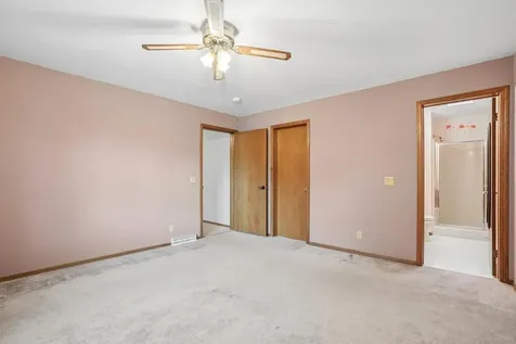 672 9th Street NW Dyersville IA 52040