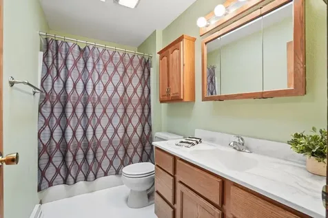 672 9th Street NW Dyersville IA 52040