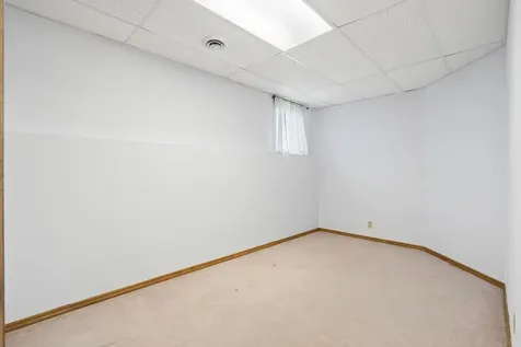 672 9th Street NW Dyersville IA 52040