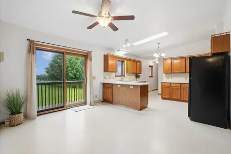 672 9th Street NW Dyersville IA 52040